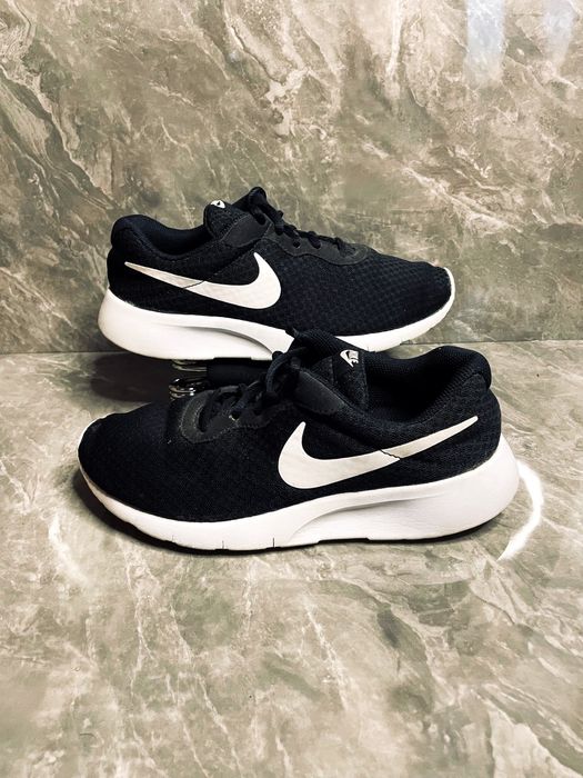 Damskie Czarne Sportowe Buty, Trampki do Biegania «Nike» / Rozmiar: 37
