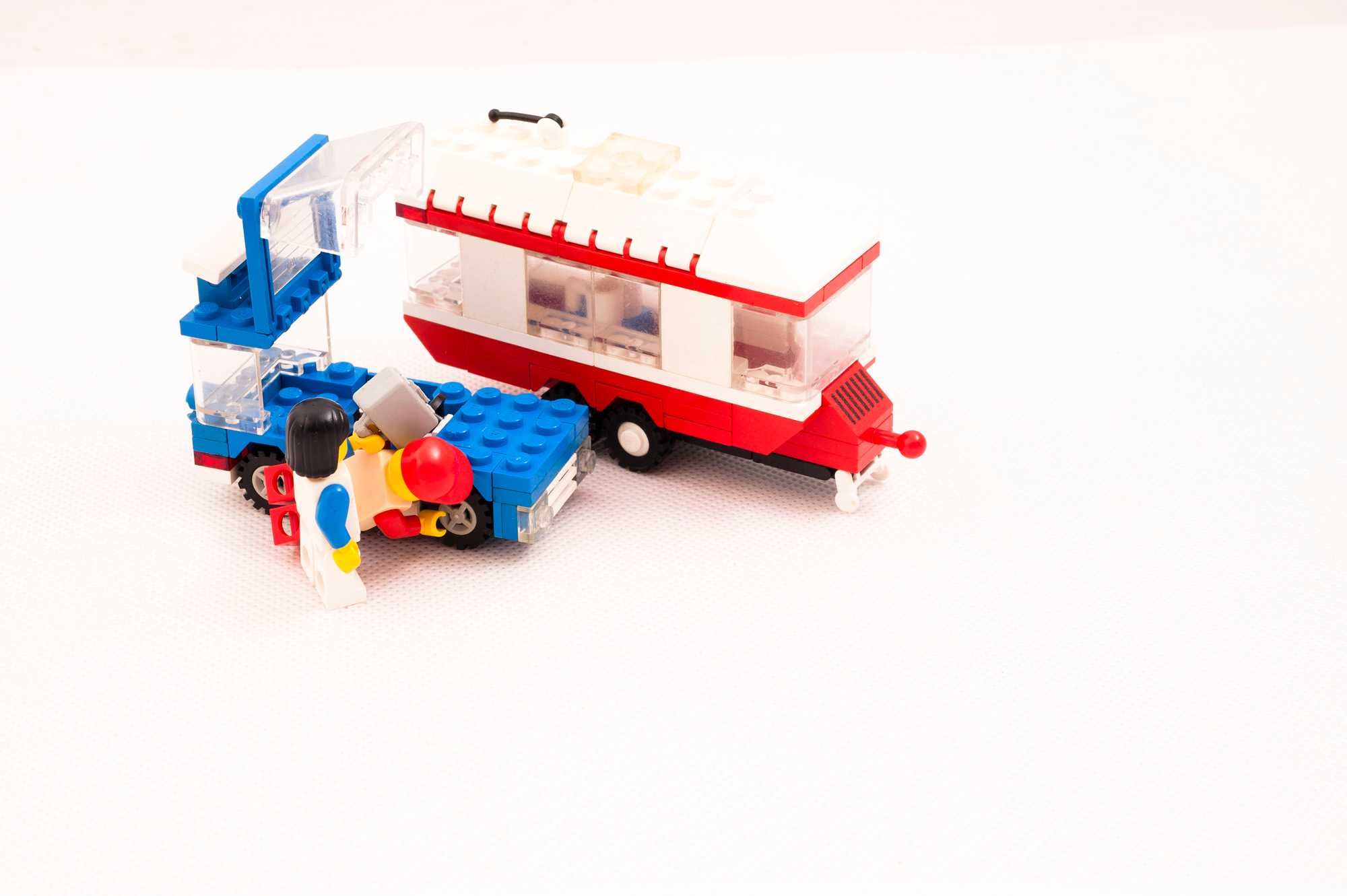 Lego 6590 Vacation camper, Autko z przyczepą kempingową