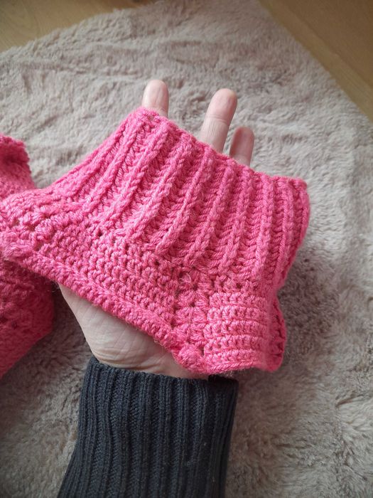 Komplet dla dziewczynki  zrobiony przez babcie na szydełku:)