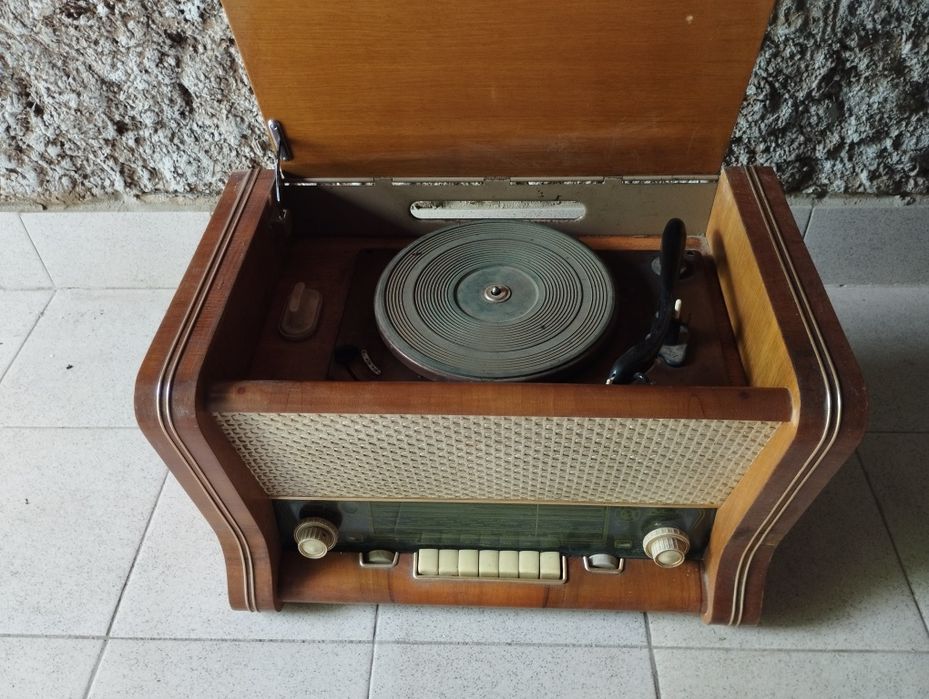 Продам радиолу в рабочем состоянии