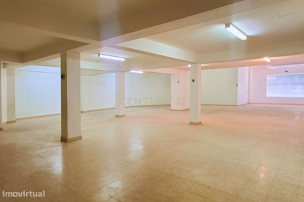 Loja ampla com 225m² no Lumiar — Localização Estratégica e Grande Pote