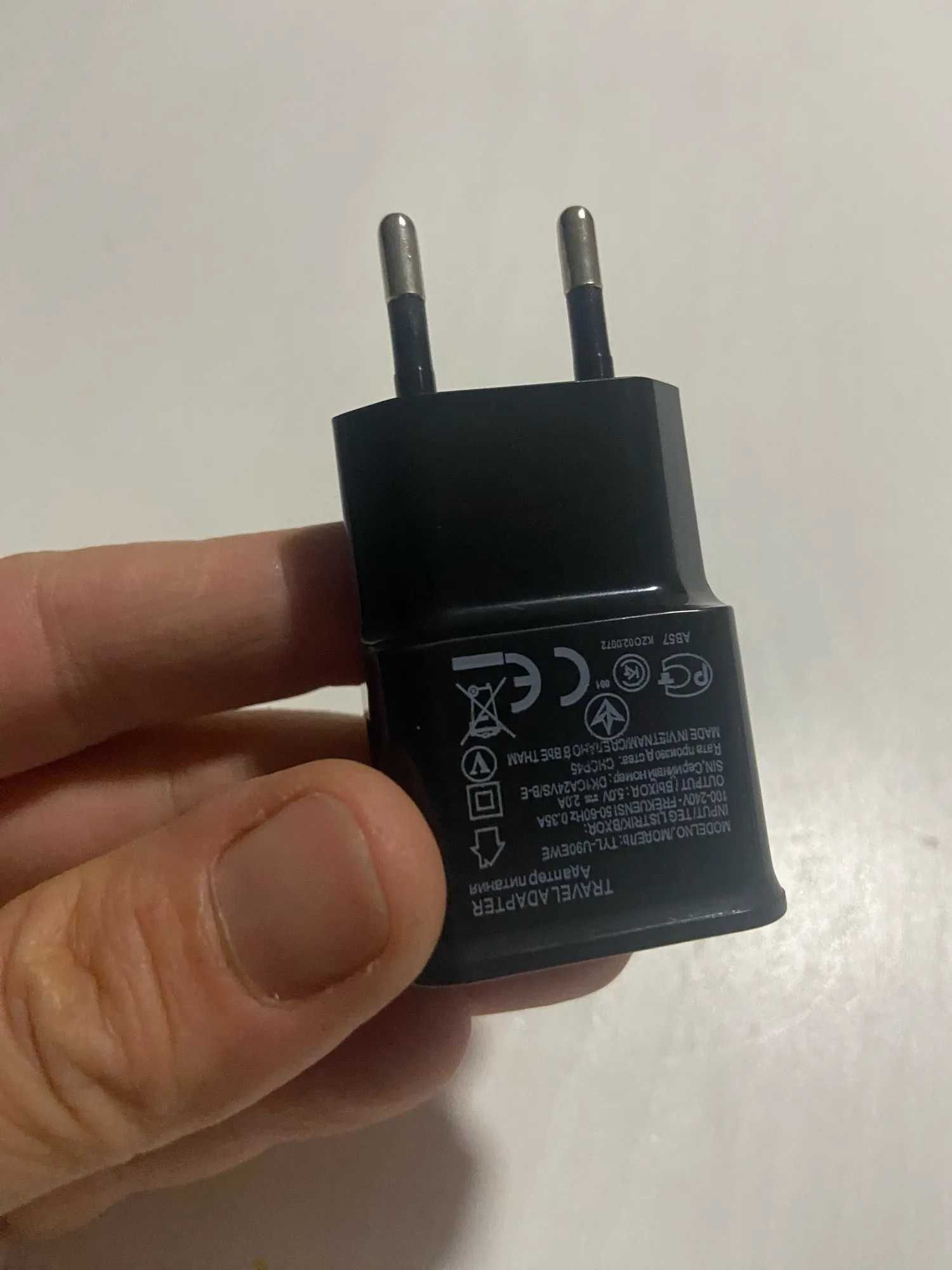 Adapter.Zasilacz. Uniwersalna Podwójna Ładowarka USB x 2 . 5V 2A .NOWA