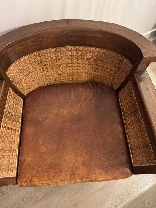 Cadeirão em madeira, palhinha e pele