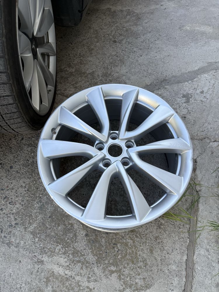 Диск Tesla Model 3 r19
