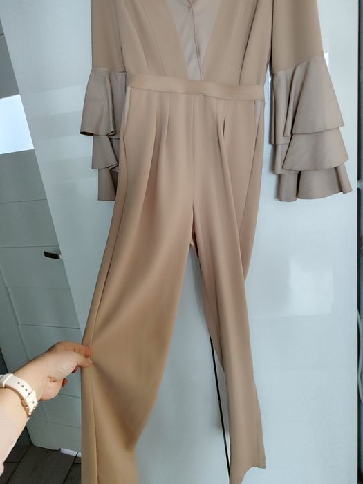 Piękny kombinezon O'la Voga beż rozmiar M