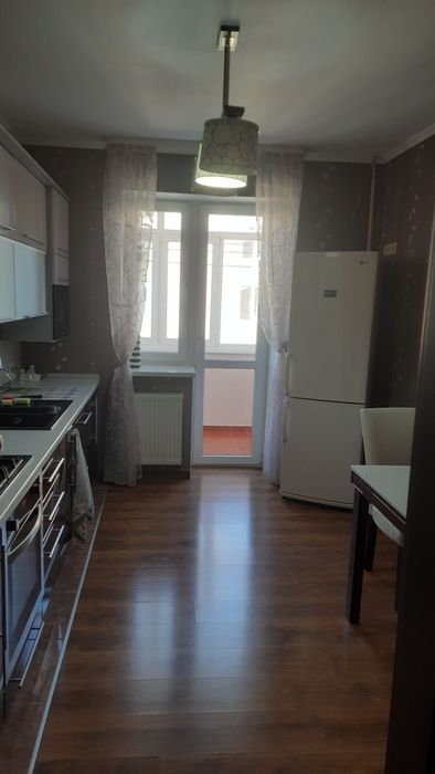 ЛЮКС . .Недалеко від центру. Біля медичного університету ім.