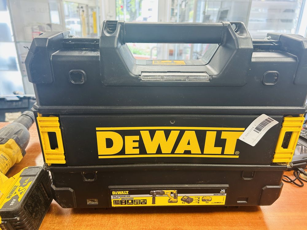 Młotowiertarka Dewalt DCH133M1