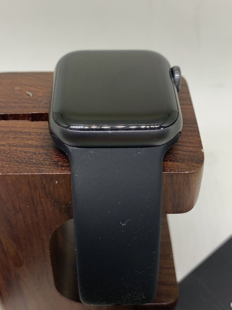 Оригінальні   Apple  Watch series 6 40  mm space gray
