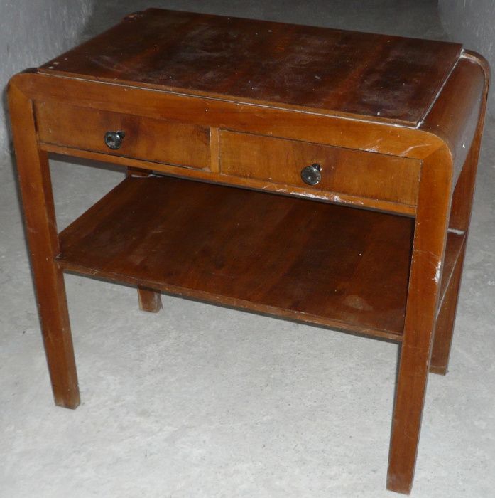 stary stolik z drewna