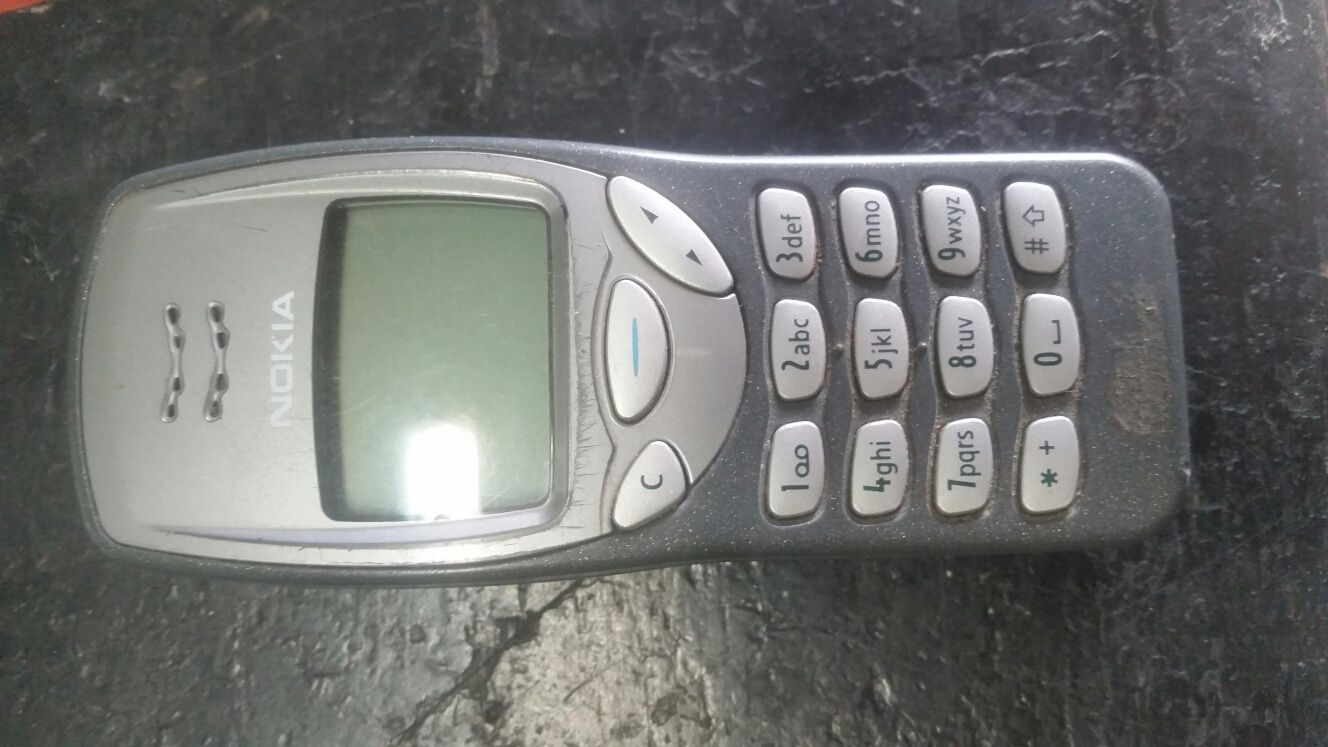 Nokia telefon komórkowy  3210.