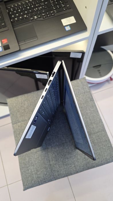 Samsung Galaxy Book5 ultra 7 255  32gb 1tb