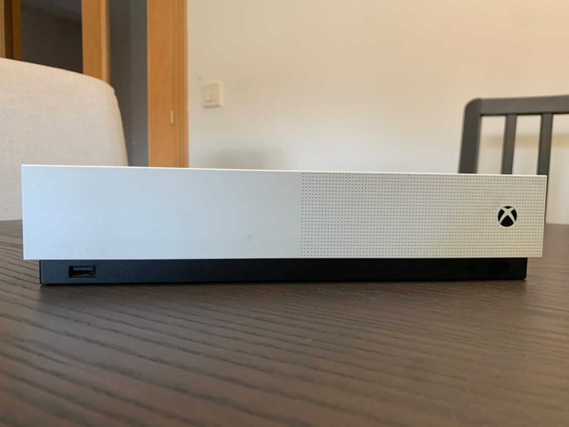 Microsoft Xbox One S All-Digital Edition | 1 TB | Um/Dois Controles