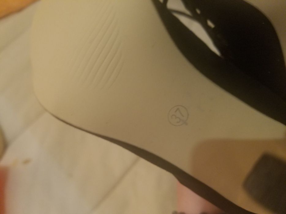 Sandálias femininas. Novas.