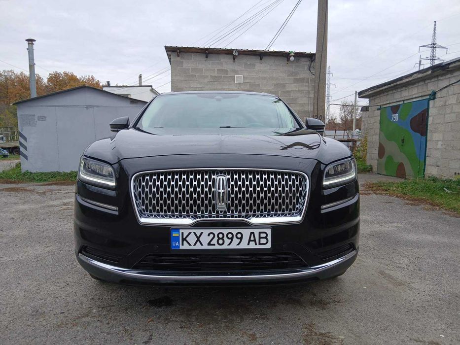 Задняя левая четверть Lincoln Nautilus