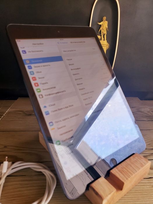 Продам Ipad mini + чехол + lightning