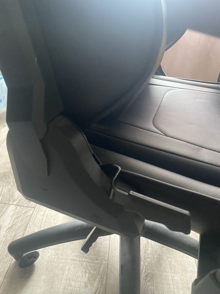 Fotel Gamingowy SPC Gear SR300 V2 BK