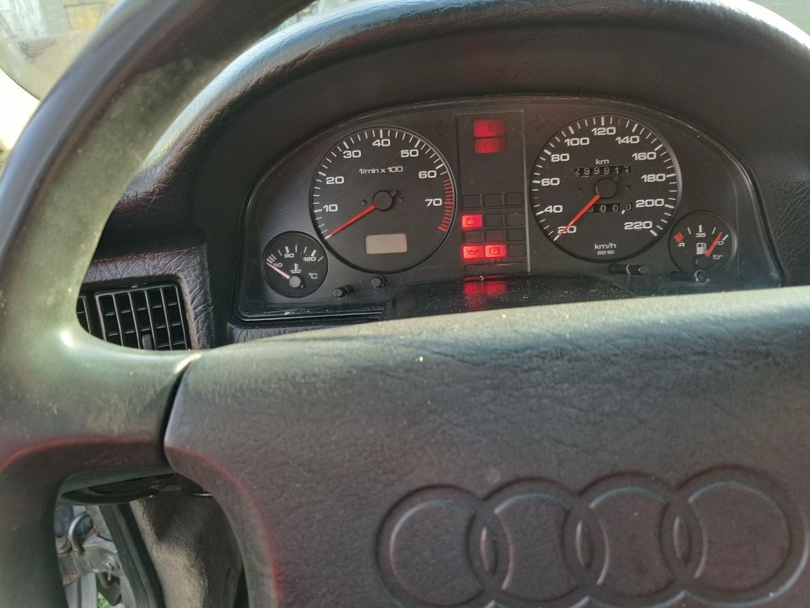 Audi 80 1.8 бензин