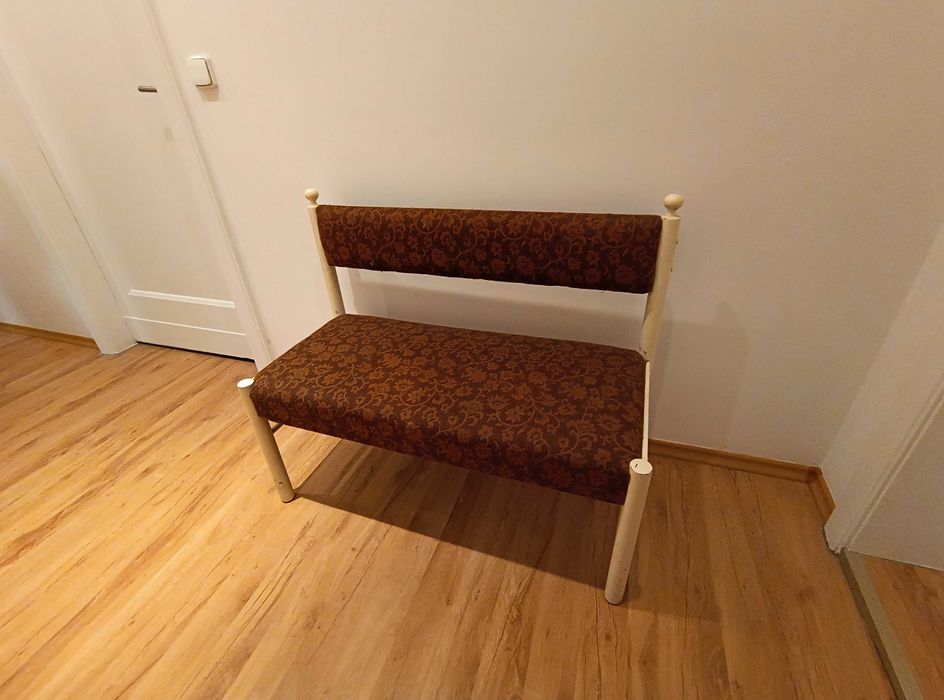 Dwie ławki drewniane, tapicerowane