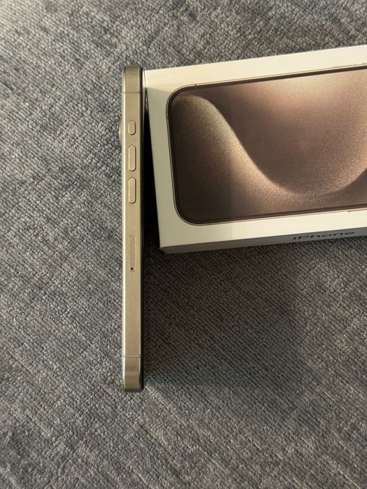 iPhone 15 pro Natural 128