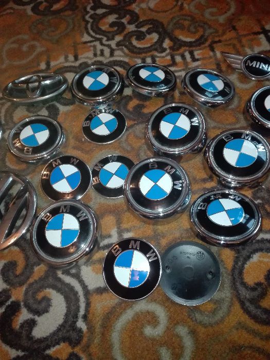 Emblemat znaczek BMW 82 mm 74 mm na maskę klape E46 E90 E60 X3 X5 X6