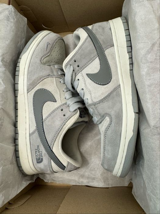 Чоловічі та жіночі кросівки Nike SB Dunk & TNF