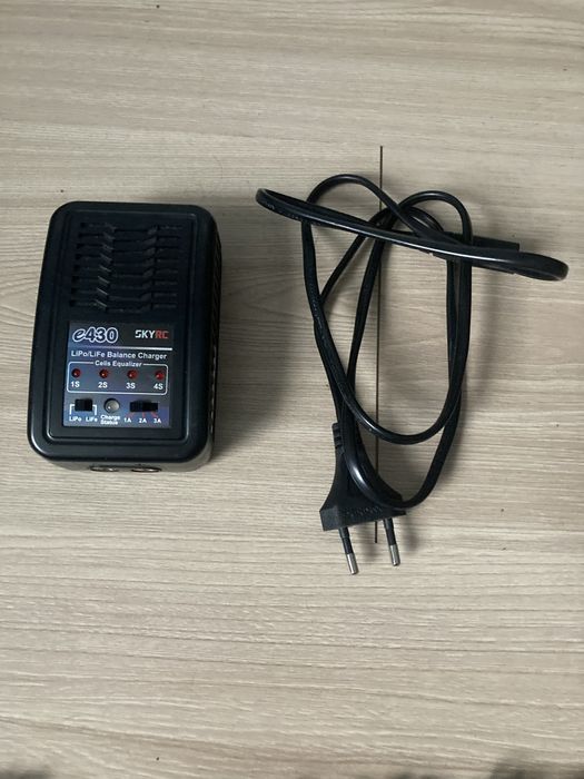 Ładowarka lipo 4s skyrc e430 stan bdb