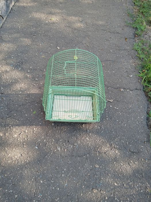 Клітка для папуги металева.