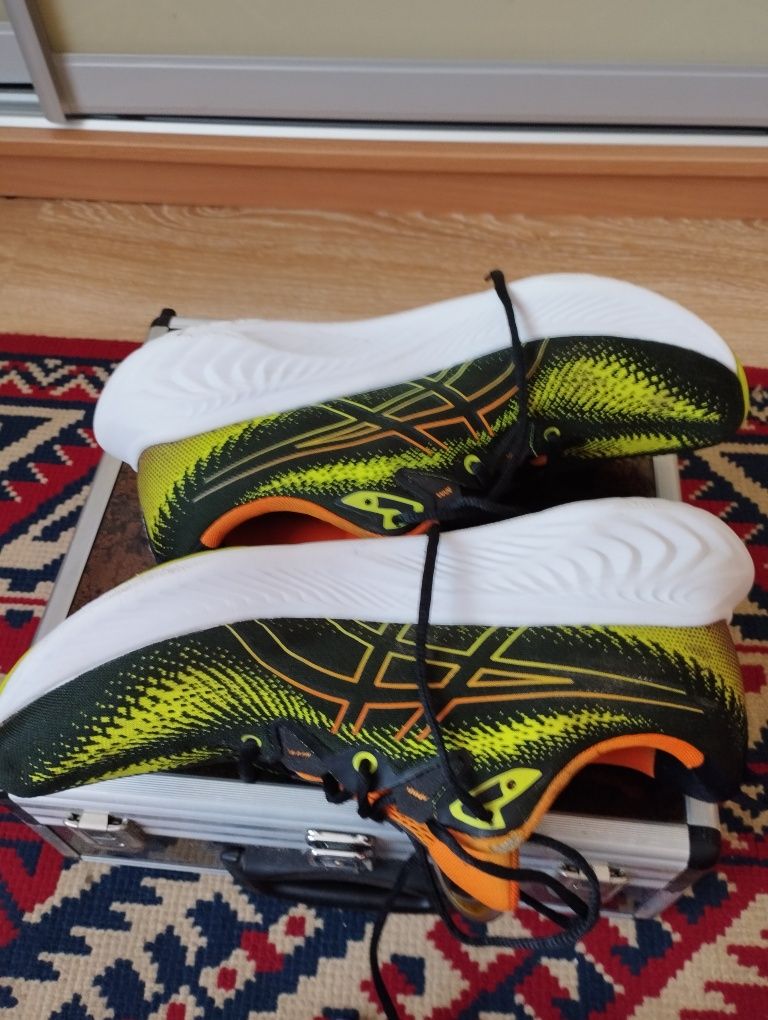 Кросівки чоловічі ASICS.