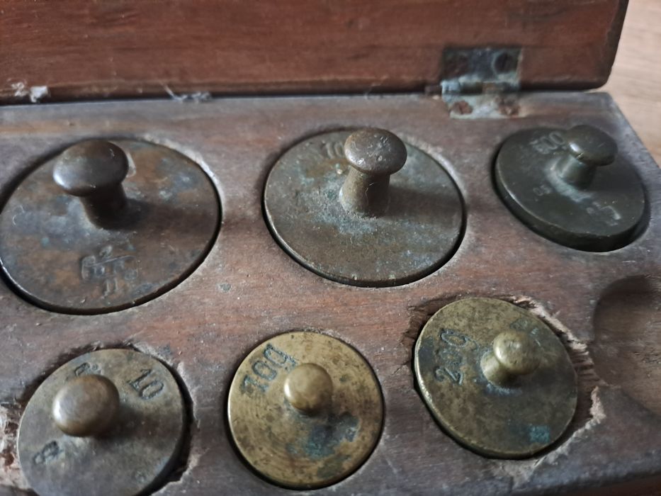 Odważniki  mosiężne  stare