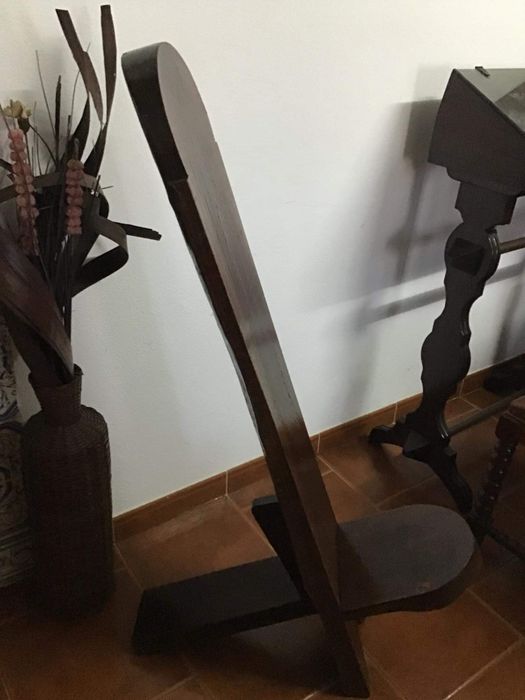 Cadeira artesanal em madeira
