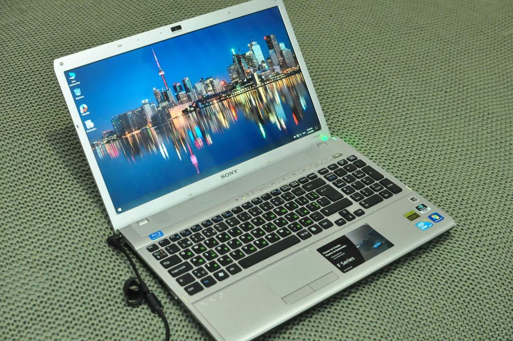 Игровой ноутбук Sony Vaio  (Core i5/ 8Gb / 500Gb /NVIDIA 2Gb)