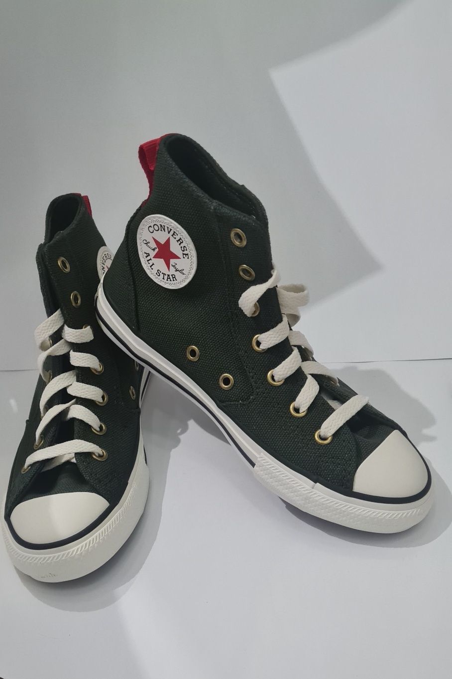 кеди оригінальні в наявності: 28- 31- 33.5розмір Converse ALL STAR