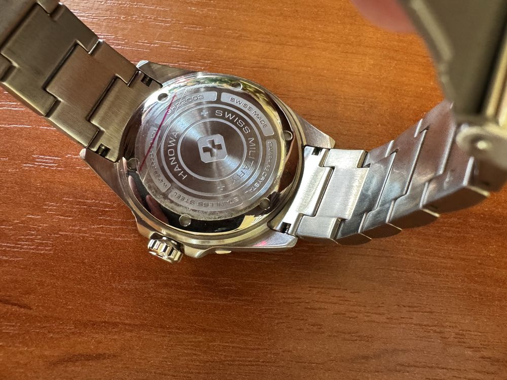 Продам швейцарские часы SWISS MILITARY HANOWA