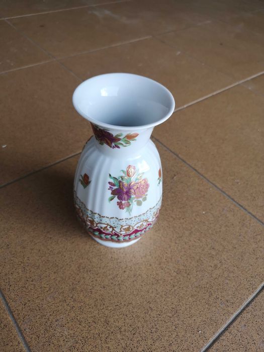 Loiça em porcelana.