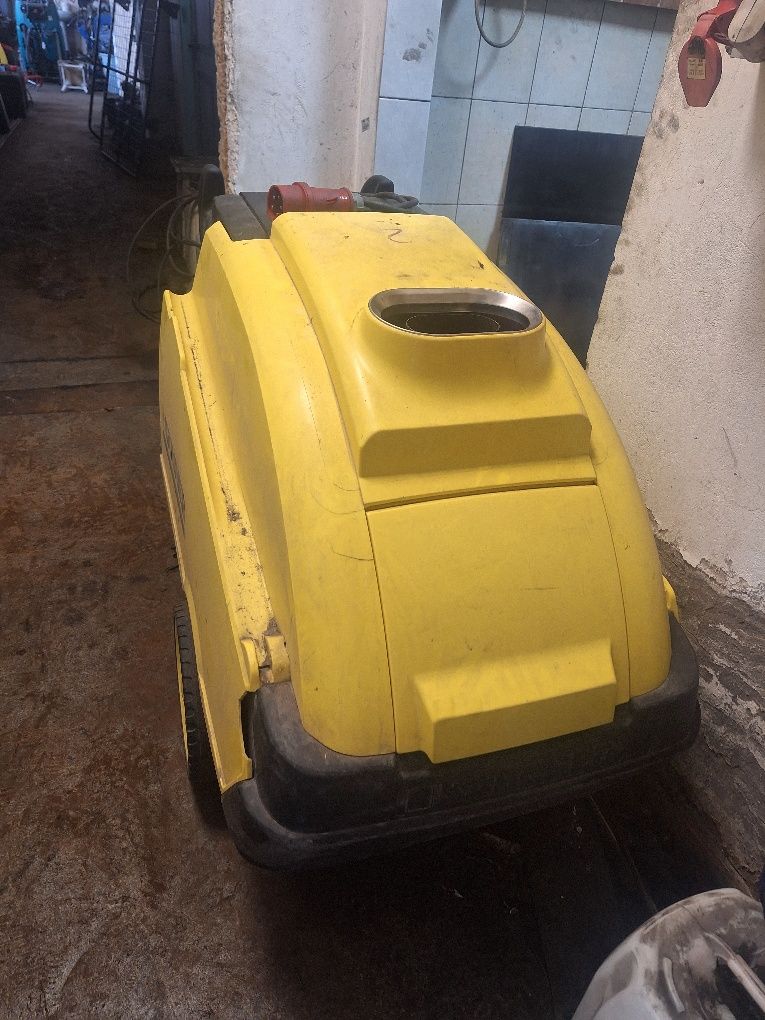 Апарат високого тиску з підігрівом води Karcher HDS 895
