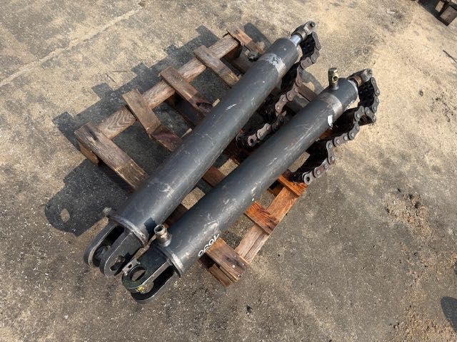 siłownik hydrauliczny L-1100 MM usuwany do masztu wiertnicy