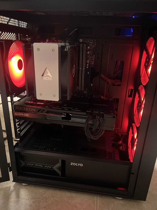 PC AMD Ryzen 5 7600X / AMD Radeon RX 7800XT