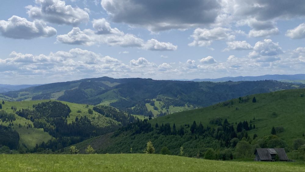Будинок в горах з великою земельною ділянкою