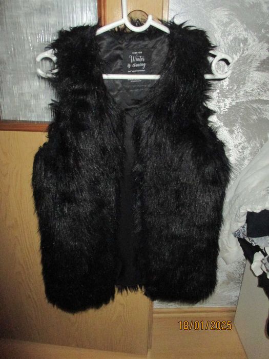 kamizelka futrzana marki Reserved