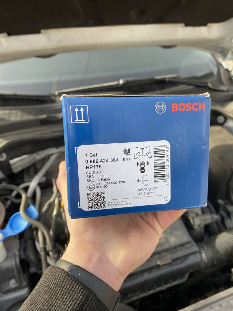 Продам Bosch Тормозные колодки 0/:986 424/ 364