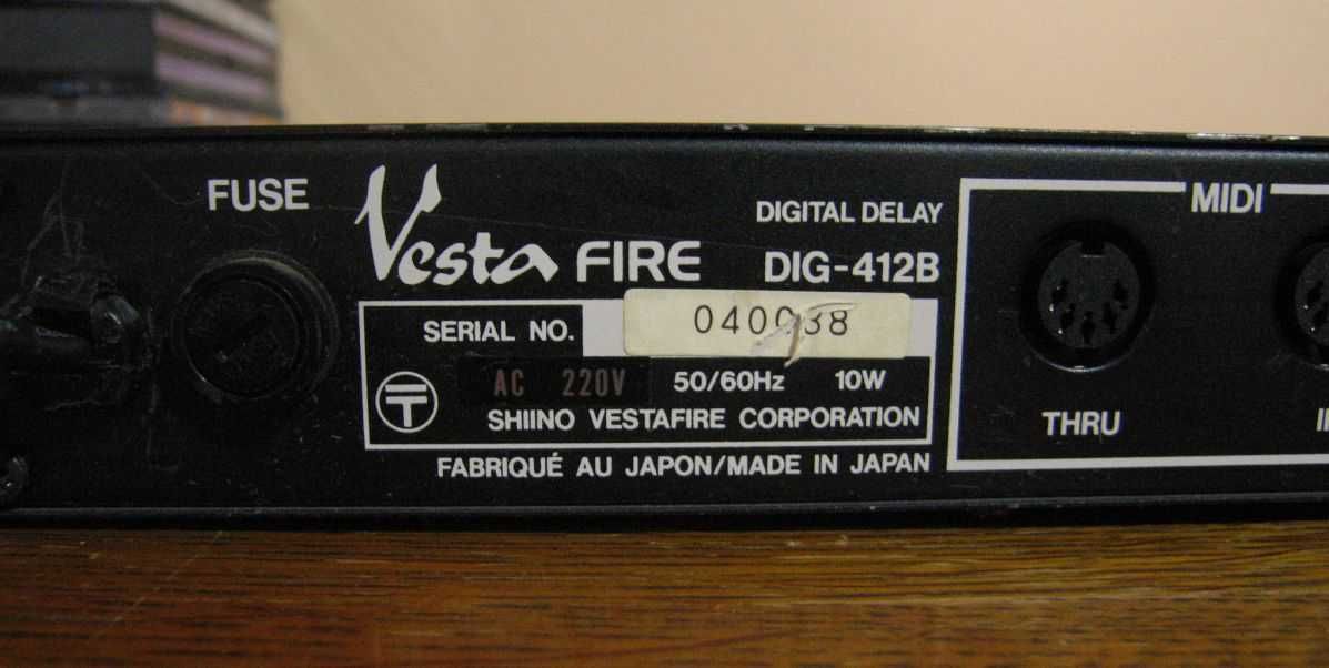 Procesor pogłosu Vesta Fire DIG-412B Digital Delay Japoński z lat 80