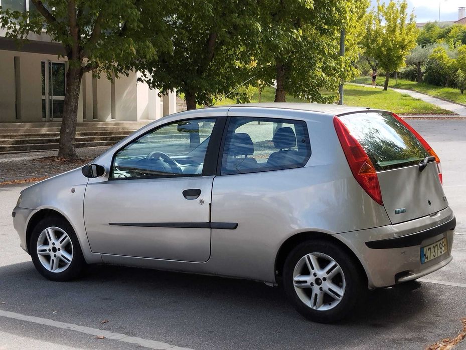 Carro ótimo para o dia-a-dia - Fiat Punto 2001.