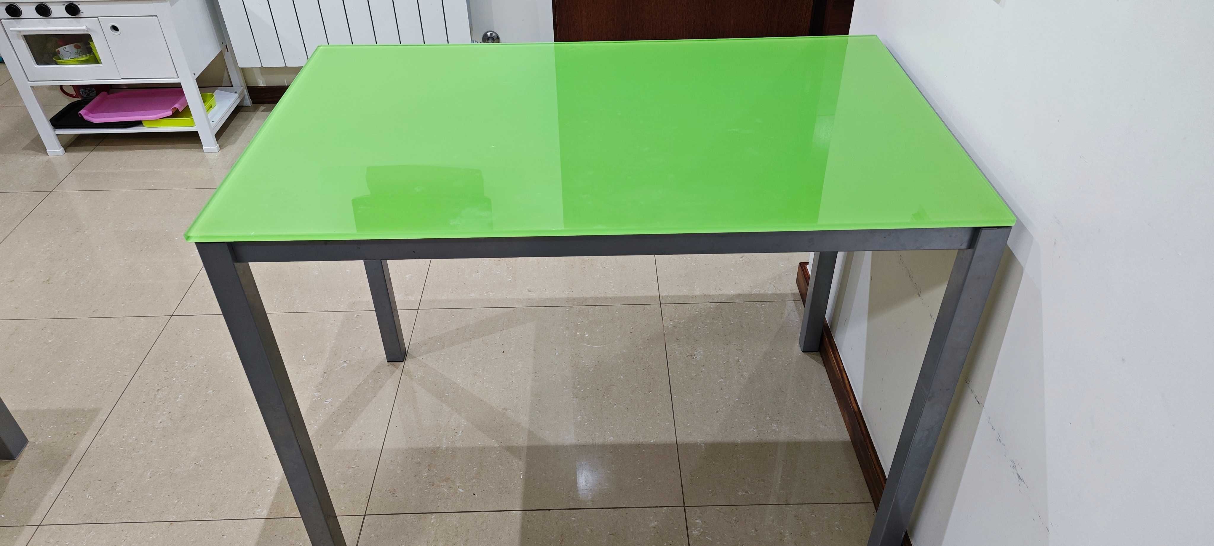 Mesa cozinha em vidro temperado verde
