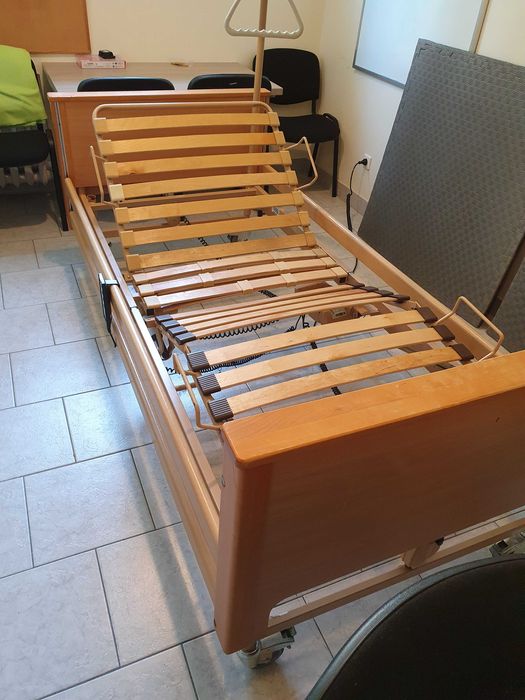 Łóżko rehabilitacyjne 3 funkcyjne sterowane pilotem