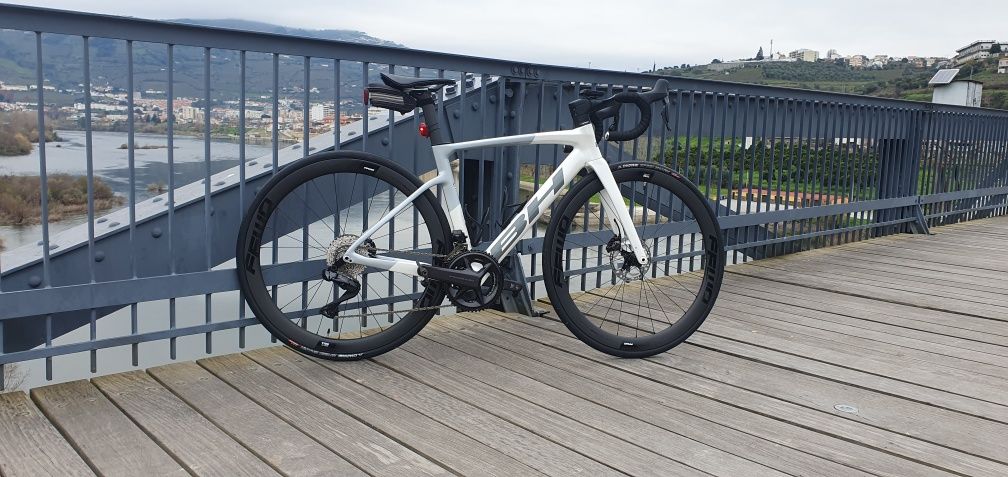 Bicicleta estrada BH RS1 5.0 ultrega di2