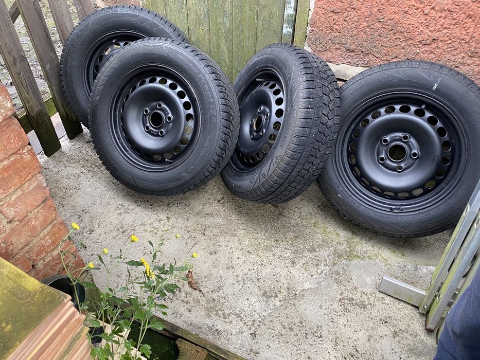 Зимова резина шини з дисками 5.112r15 195 65 15