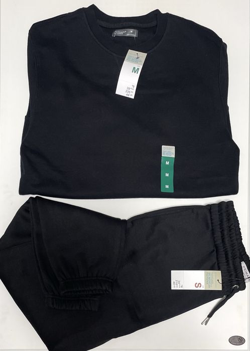 Чоловічий спортивний костюм