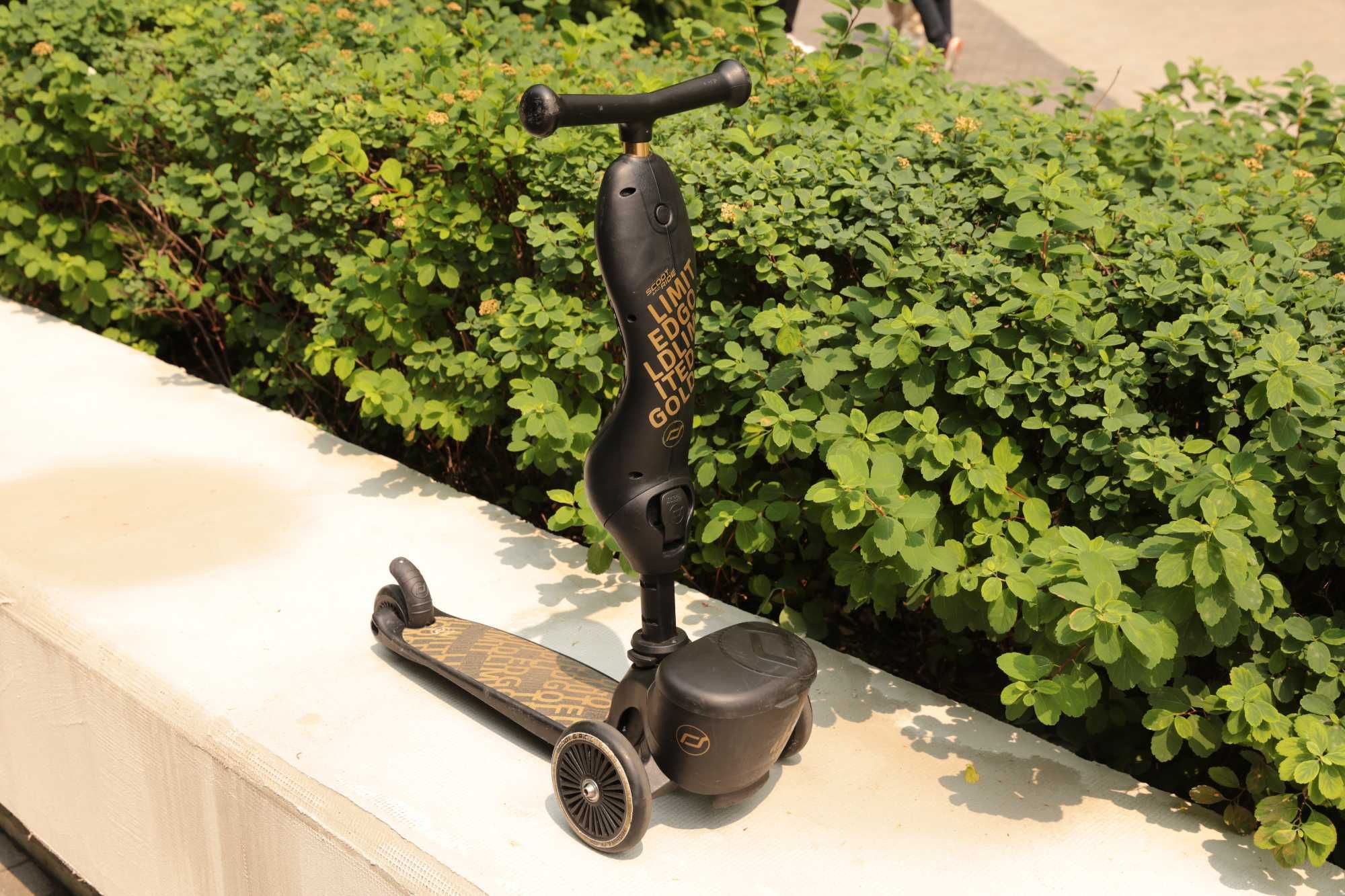 Hulajnoga jeździk SCOOT and RIDE, WERSJA LIMITOWANA (z bagażnikiem)