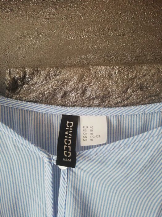 Błękitna bluzka cold shoulder