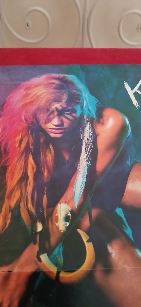 Poster Kesha/Adam Lambert, com defeito